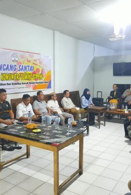Ngopi Bareng Komunitas Domino, Kapolres Soppeng Tekankan Kesadaran Hukum