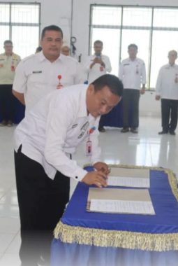 Bupati Melantik 31 Orang Kepala Sekolah SD Dan SMP Lingkup Pemkab. Nias Utara