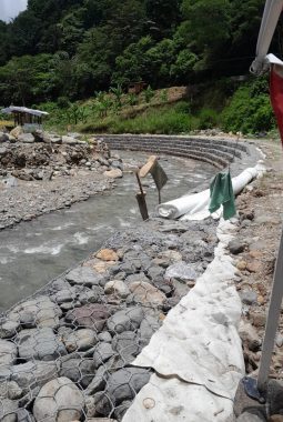 PROYEK BRONJONG DI PANTA MATUR AGAM TANPA PLANG PROYEK, PEKERJA SEBUT MILIK BWS SUMATERA V DIKERJAKAN PT ABDI KARYA