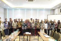 Foto bersama usai Rapat Asistensi dan Supervisi Perubahan Perilaku Pengelolaan Sampah di Satuan Pendidikan. (Dok. Bina Bangda/ Kemendagri)