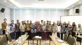 Foto bersama usai Rapat Asistensi dan Supervisi Perubahan Perilaku Pengelolaan Sampah di Satuan Pendidikan. (Dok. Bina Bangda/ Kemendagri)