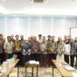 Foto bersama usai Rapat Asistensi dan Supervisi Perubahan Perilaku Pengelolaan Sampah di Satuan Pendidikan. (Dok. Bina Bangda/ Kemendagri)