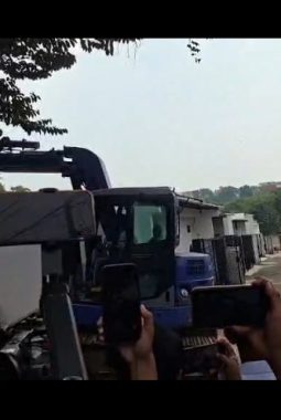 Alat Berat Bongkar Bangunan Lapas Cibinong, Siapa Bertanggung Jawab?