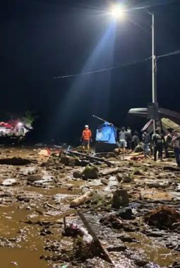Galodo Aro Suka Terjang Kompleks Pemkab Solok, Lumpur Penuhi Jalan Solok-Padang