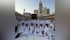 Foto Santri dari Pondok Pesantren Tarbiyatul Falah Al-Malikiyyah, Cikulur, Kabupaten Lebak, Banten, yang menjalankan ibadah Umroh. (Dok. Istimewa)