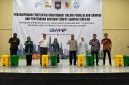 Kemendagri! melalui Bina Bangda menyalurkan 150 set tong sampah kepada masyarakat di Kabupaten Bandung. (Dok. Bina Bangda/ Kemendagri)