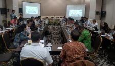 Kegiatan Harmonisasi regulasi diarahkan untuk memperkuat sinkronisasi pusat-daerah, menata Pokok-Pokok Pikiran. (Dok. Bina Bangda/ Kemendagri)
