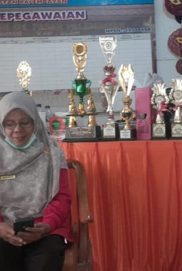 LUAR BIASA! Di Tangan Kepsek Muharni, SD Negeri 01 Pasar Palembayan Bertransformasi, Gudang Piala Penghargaan, Sekolah Bersih dan Jadi Kebanggaan Siswa