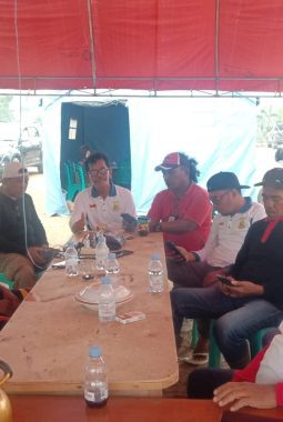 Tetap Bertahan di Posko, Sejumlah Pimpinan OPD Kabupaten Pulau Taliabu Pantau Langsung Penanganan Karhutla Taliabu Barat Laut