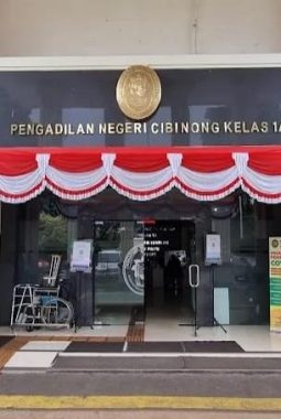 Tirai Gelap di Ruang Sidang PN Cibinong: Ketika Majelis Hakim Menjadi Benteng Pembungkaman Pers*
