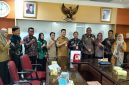 Kegiatan konsultasi Pemerintah Kabupaten Bangkalan berkaitan dengan perubahan Struktur Organisasi dan Tata Kerja (SOTK), yang diterima oleh Rendy Jaya Laksamana, mewakili Direktur Perencanaan, Evaluasi dan Informasi Pembangunan Daerah (PEIPD), Ditjen Bina Pembangunan Daerah Kemendagri, Iwan Kurniawan. (Dok. Istimewa)