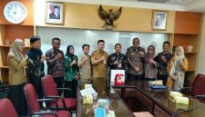 Kegiatan konsultasi Pemerintah Kabupaten Bangkalan berkaitan dengan perubahan Struktur Organisasi dan Tata Kerja (SOTK), yang diterima oleh Rendy Jaya Laksamana, mewakili Direktur Perencanaan, Evaluasi dan Informasi Pembangunan Daerah (PEIPD), Ditjen Bina Pembangunan Daerah Kemendagri, Iwan Kurniawan. (Dok. Istimewa)
