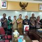 Kegiatan konsultasi Pemerintah Kabupaten Bangkalan berkaitan dengan perubahan Struktur Organisasi dan Tata Kerja (SOTK), yang diterima oleh Rendy Jaya Laksamana, mewakili Direktur Perencanaan, Evaluasi dan Informasi Pembangunan Daerah (PEIPD), Ditjen Bina Pembangunan Daerah Kemendagri, Iwan Kurniawan. (Dok. Istimewa)