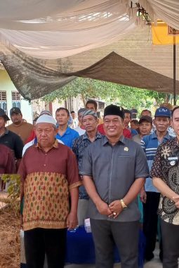 Warga Srijaya keluhkan irigasi air kering kepada anggota DPRD OKUT I Ketut budiyasa pada saat Reses didesa