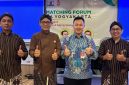 Foto bersama usai penandatanganan Perjanjian Kerja Sama (PKS) Penyelenggaraan Program Inkubasi Roda Ekonomi (IREKO) antara Pemerintah Kota Yogyakarta melalui Dinas Perindustrian, Koperasi, dan UKM dengan Kamar Dagang dan Industri (KADIN) Kota Yogyakarta. (Dok. Istimewa)