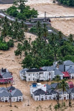 BANJIR KEMBALI TERJANG LUMIN PARK, 40 JIWA DIEVAKUASI: PEMKO PADANG HARUS BUKA HASIL EVALUASI DAN PENANGANAN SUNGAI
